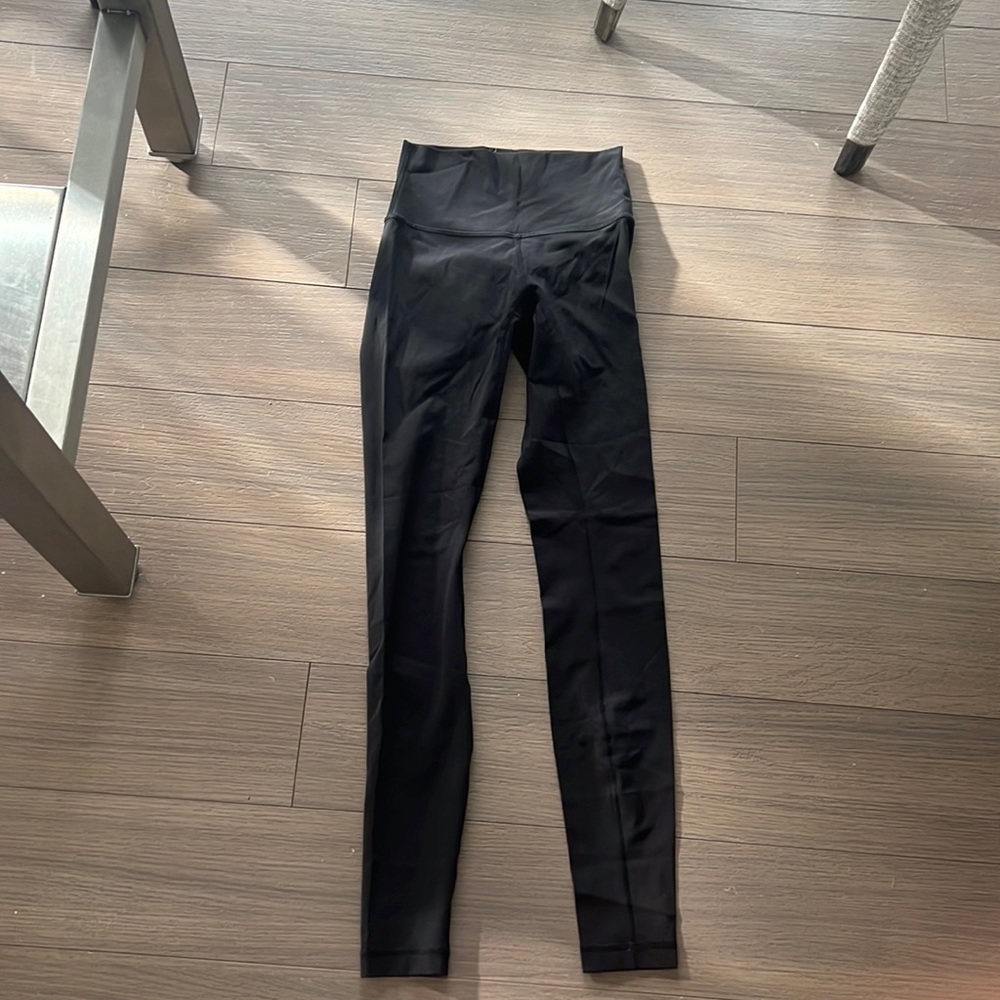 lululemon wonder under leggings old material (not sold at lululemon anymore)